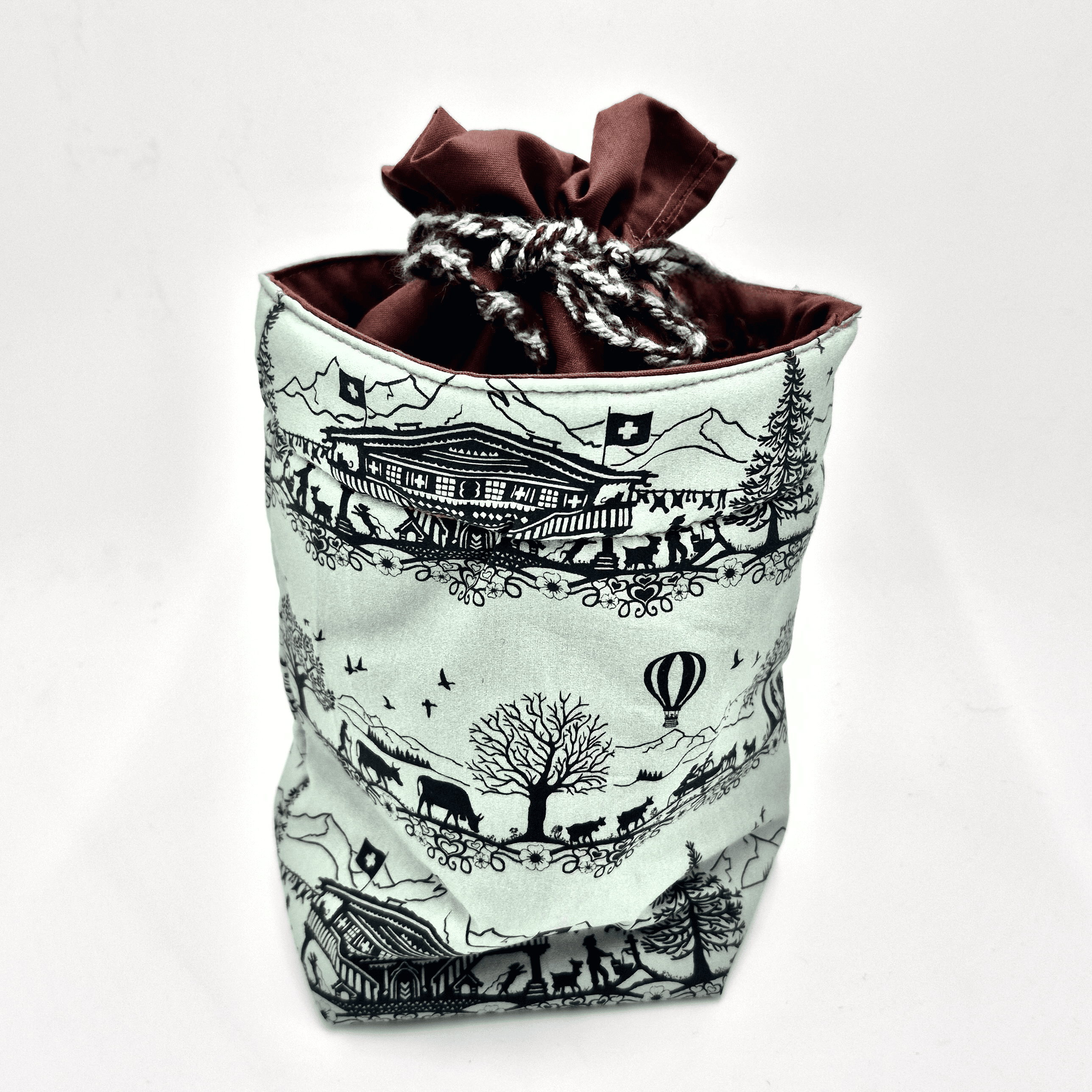 Kartoffelsack mit Scherenschnittmuster